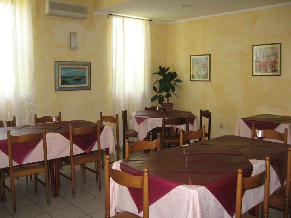 Hotel Eleonora Rimini Kültér fotó