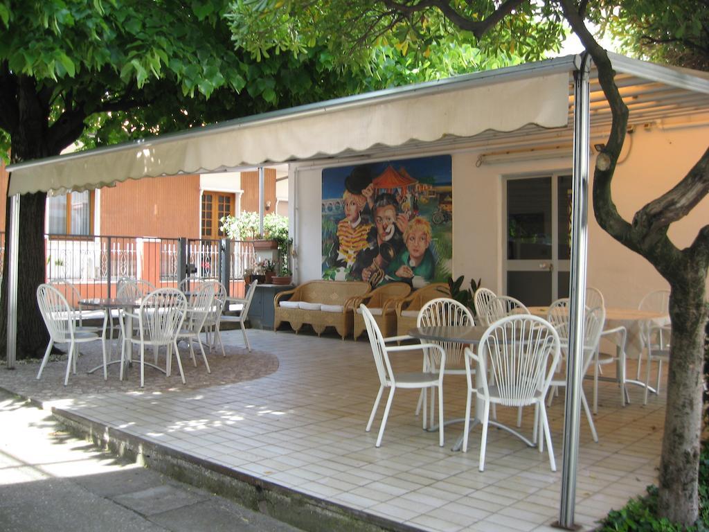 Hotel Eleonora Rimini Kültér fotó