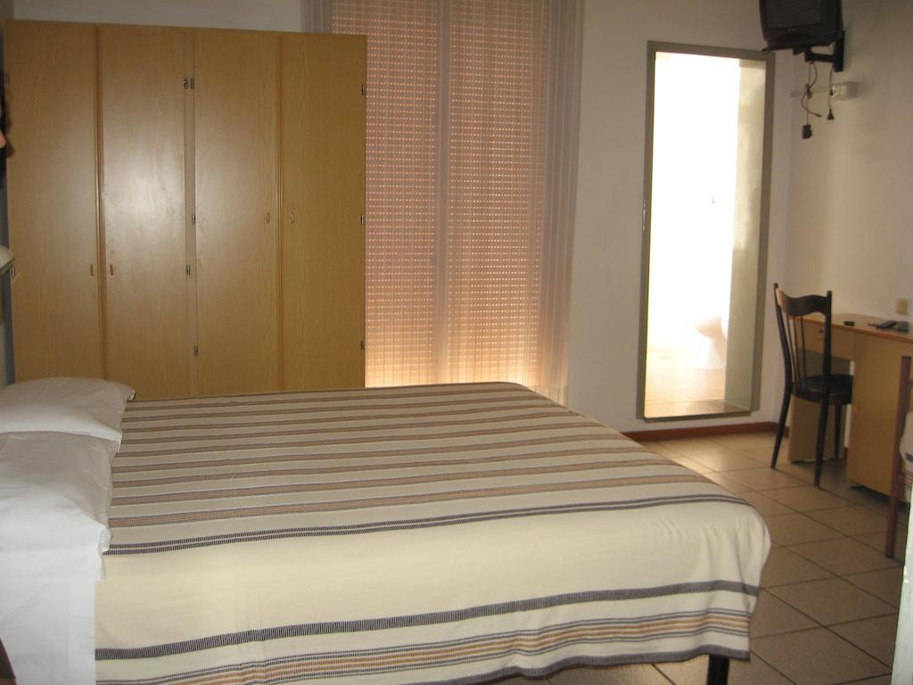Hotel Eleonora Rimini Szoba fotó