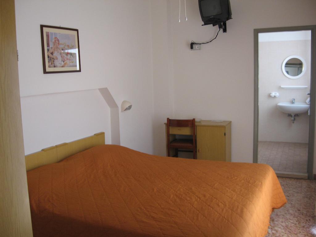Hotel Eleonora Rimini Szoba fotó