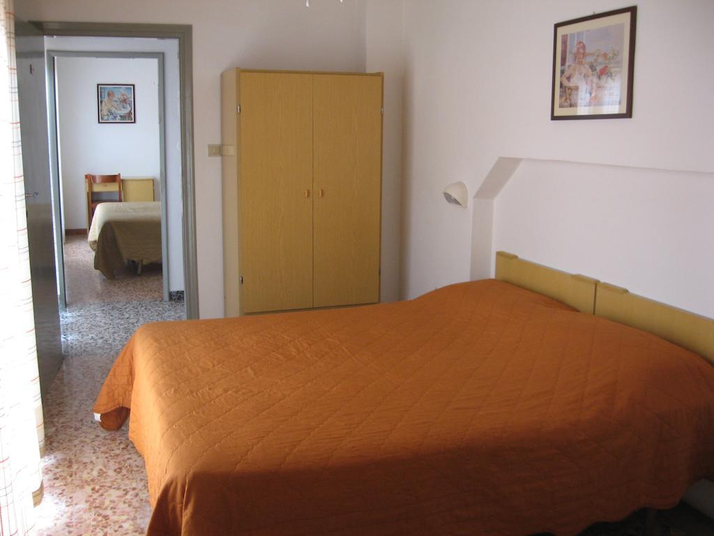 Hotel Eleonora Rimini Szoba fotó