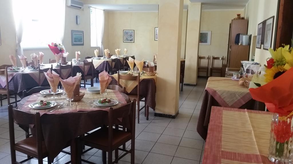 Hotel Eleonora Rimini Kültér fotó