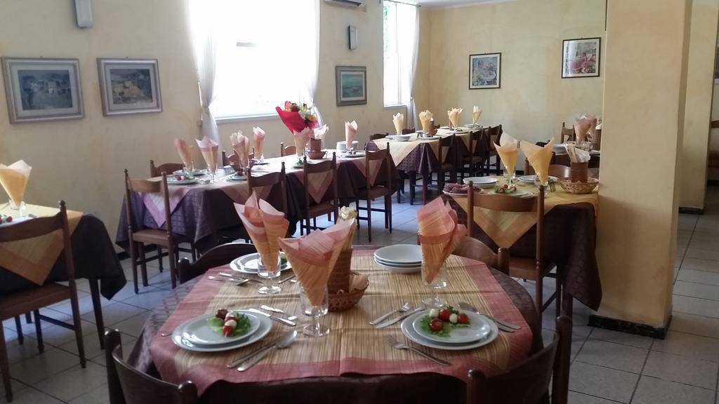 Hotel Eleonora Rimini Kültér fotó